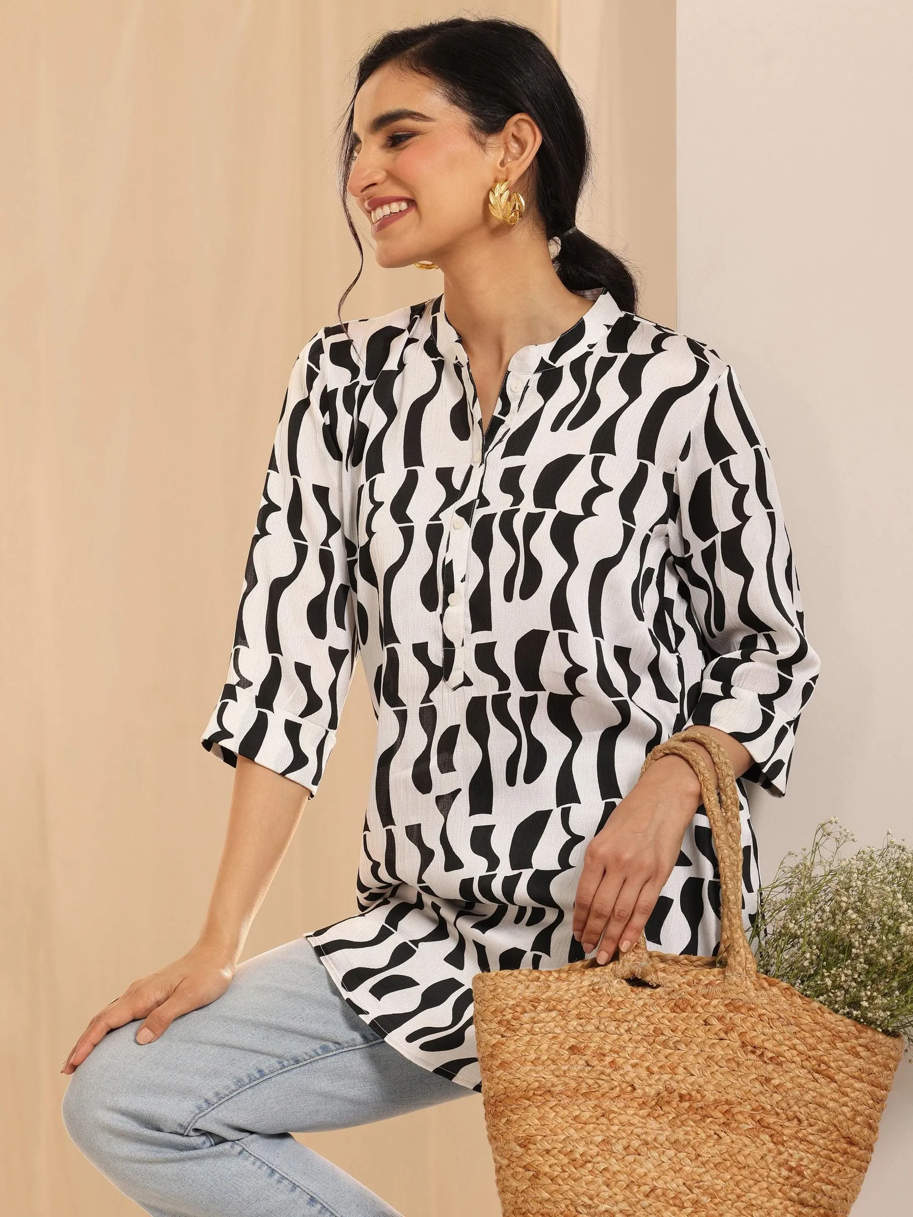 98165_5_da39eff8-8949-44da-8c04-a8de2a2f460c.webp White Printed Silk Blend Straight Tunic - Image 1